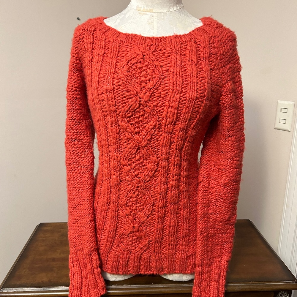 Gap women's chunky cable knit salmon colored sweater, size L.